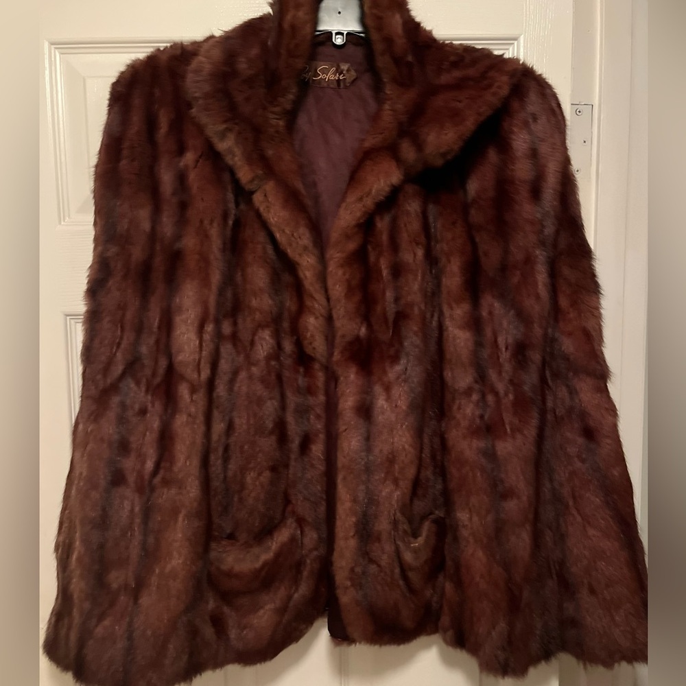 Vintage 1950’s Mink Cape - Roy Solari 
Great Condition- no rips or tears